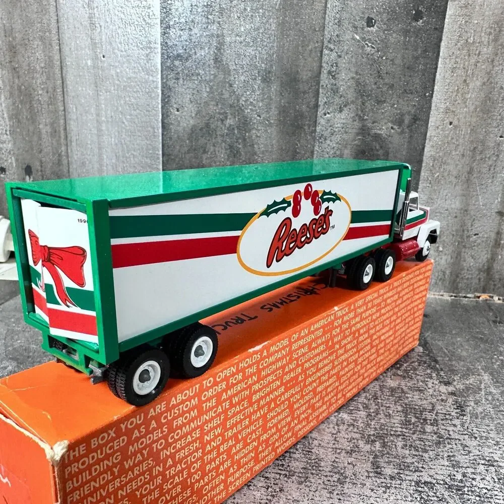 REESE'S CANDY HOLIDAY LOGO TRACTOR TRAILER WINROSS‎ TRUCK Christmas 1/64